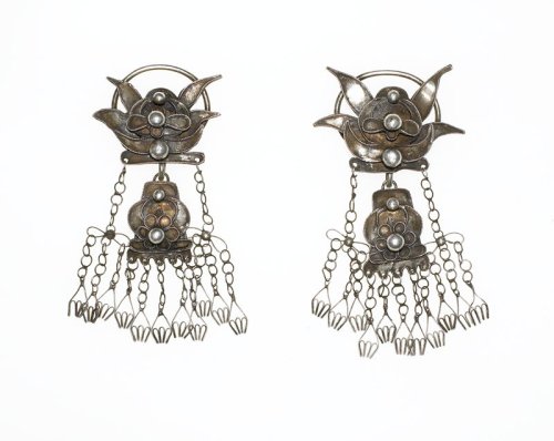 mia-asian-art: Pair of earrings, Date Unknown, Minneapolis Institute of Art: Chinese, South and Sout