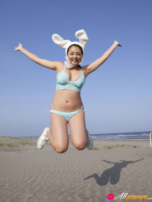 Chubby Japanese girl jumping