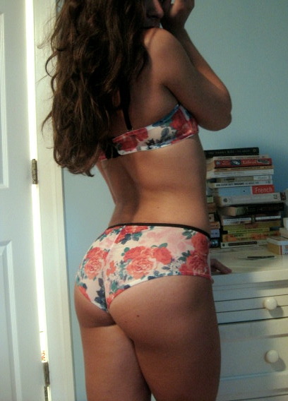 idonotexistinreallife:  New bra and panties. 