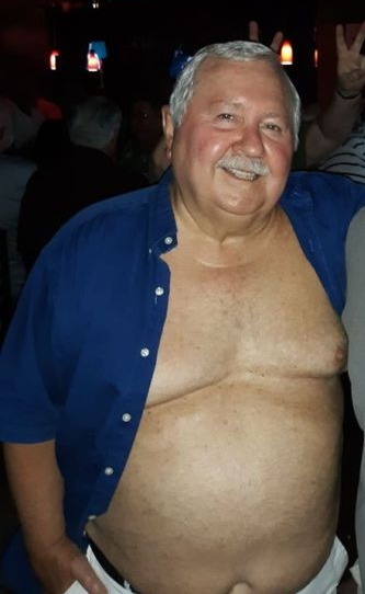 lovesmoothchubbys: Source: Sphincterfeeder  Sexy handsome Daddy!! Love the open shirt & those bo