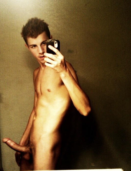 ksufraternitybrother:  Twink with a huge wang!!!  KSU-Frat Guy:  Over 30,000 followers