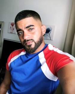 uglyanthony:  The Dominican jumped out. 😎