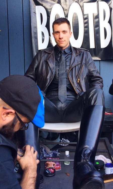slavethompson:  fuckyeahhottness:  http://fuckyeahhottness.tumblr.com  What an honor to even touch his boots not to mention clean and polish them!