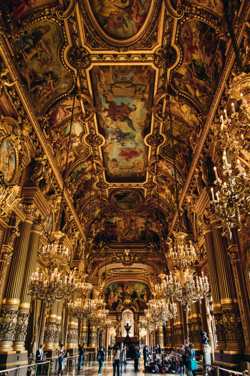 L’Opéra Garnier de Paris Detail of the torchères au tambourin, on the Grand Escalier, engraved by Al