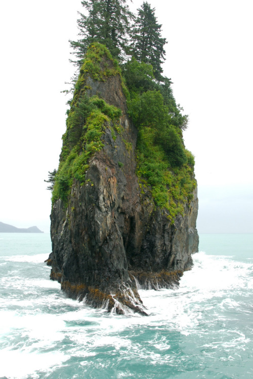 just-breezy:Rock Tower by Dr.DeNo