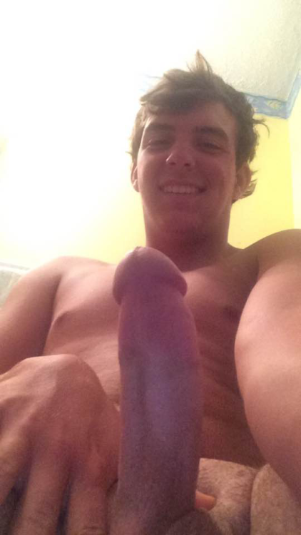 ...AND YET ANOTHER UNNECESSARY GAY NUDITY BLOG