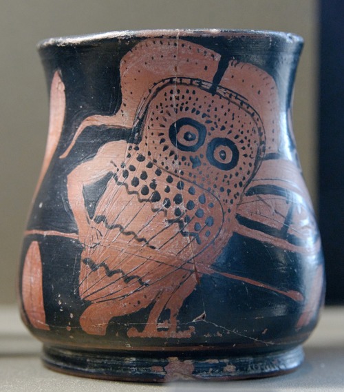 earlhamclassics:lionofchaeronea:An armed owl.  Attic red-figure oinochoe for the Anthesteria fe