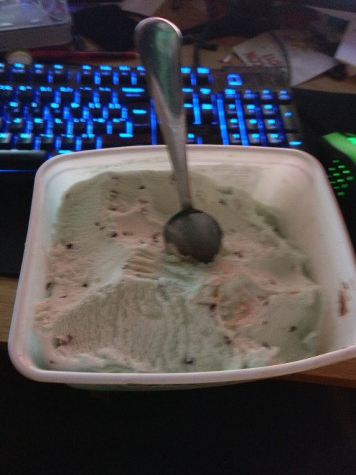 I was a good boy and finished a whole tub in an hour :) oink!