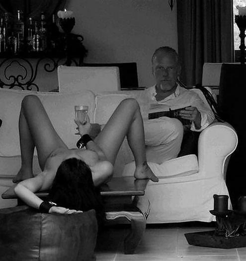 missxsubmissive:  Your wine, Sir