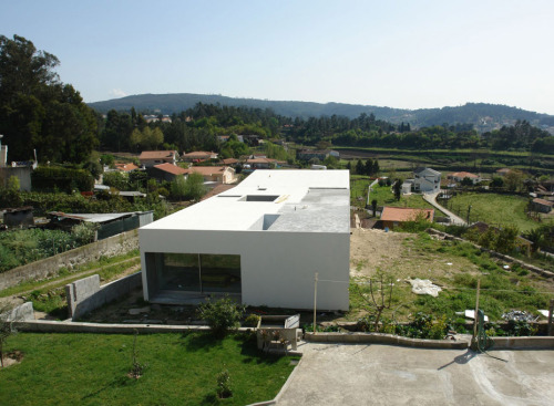 Penafiel House / Claudio Vilarinho Portugal