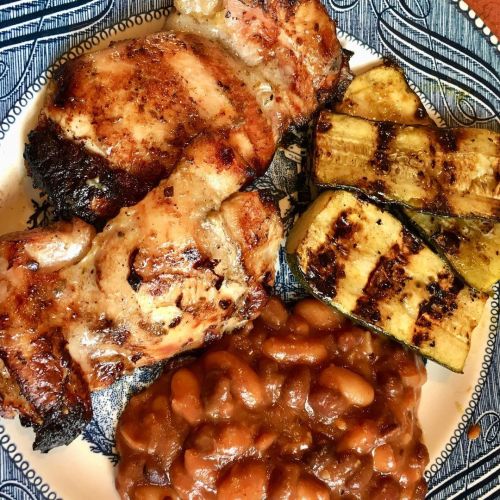 Spring.. grillin’ time, even with the dang wind. Grilled chicken and Zucchini, cobbed up Baked Beans