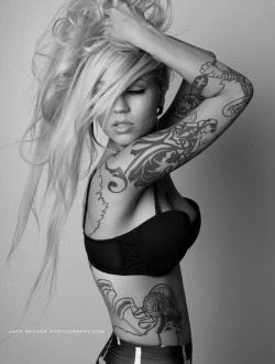 girlstattoosraves:  hot babe