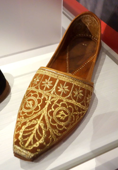 Indian jutti slippers from 19th century to today