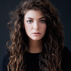 frivolous:  I HAVE MET LORDE AND SHOOK HER
