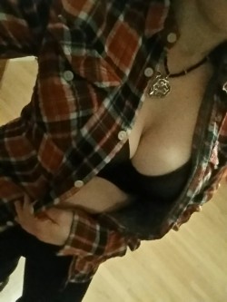 claimedjane:  Cozy flannel on a chilly night…..I