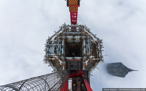fergyness:  cjwho:  Rooftoppers Secretly Climb 650-Meter-High Crane in Shanghai by Vitaly Raskalov and Vadim Makhorov | via Russian photographers and adrenaline junkies Vitaly Raskalov and Vadim Makhorov, who are no strangers to traveling to the world’s