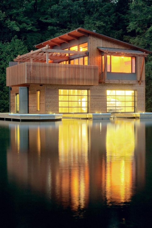 nonconcept:  Muskoka Boathouse, Ontario, Canada by Christopher Simmonds Architect. (Photography: Peter Fritz) 