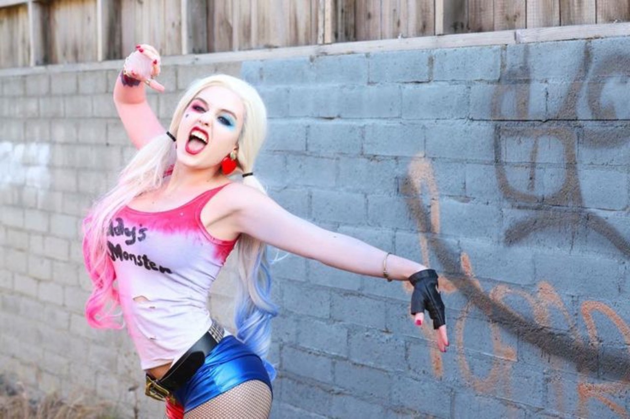sexy-cosplay-scroll:  Supermaryface as Harley Quinn 