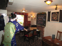 geisha-kai:  maiko Miehina playing darts