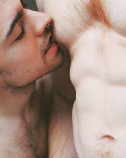 frederickrave:  Freddy Krave + Alexander Guerra  More nippleplay at http://nipplepigs.tumblr.com