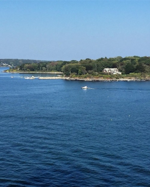 Wouldn&rsquo;t say no to this multigabled brown cottage&hellip; #cascobay #maine #summercott