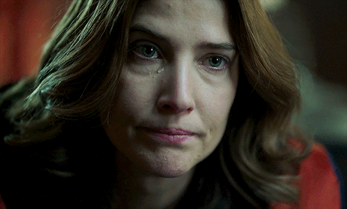 COBIE SMULDERS As Dex PariosStumptown | 1x16 All Quiet On The Dextern Front
