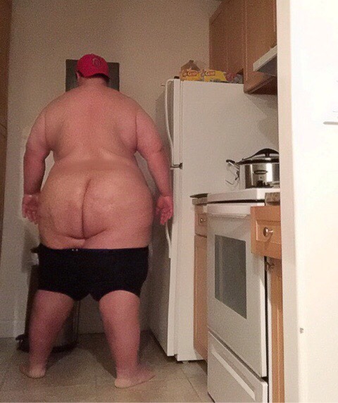 bbclovesfatass: behemothbutts: bears4us: Thick smooth chub There’s big, and there’s BEHEMOTH. Want t