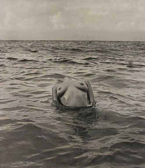 holymoleydoitchloe: #CurrentMood Herb Ritts. Floating Torso