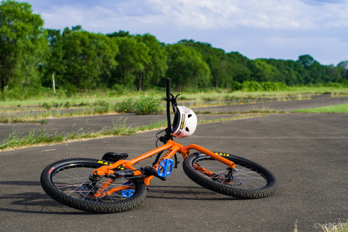 EXTENTION EDITH (2021) 幼少期にチャリドリ、中高生でスタントの真似事、大学生で自転車の世界にのめりこみ、その頃に知ったバイクトライアル。最初はDanny MacAskillのパフ