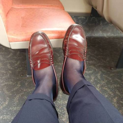 silksheersocks: A little blue two #silksheersocks #sheersocksmen #sheersocks #japanesesheersocks #ja