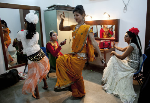 history-does-not-suck:  Bangladeshi transgender dancers prepare for a Nov. 10 talent show, part of H