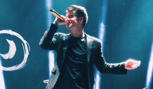 brendonuriesource:elizabthcrr: Corona Capital DAY 1 @panicatthedisco