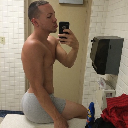 roheartlessro:  Caaaake 😍