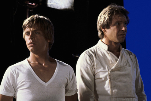 cabbagefuneral: stevemcqueened: Mark Hamill and Harrison Ford behind the scenes of Star Wars Episode