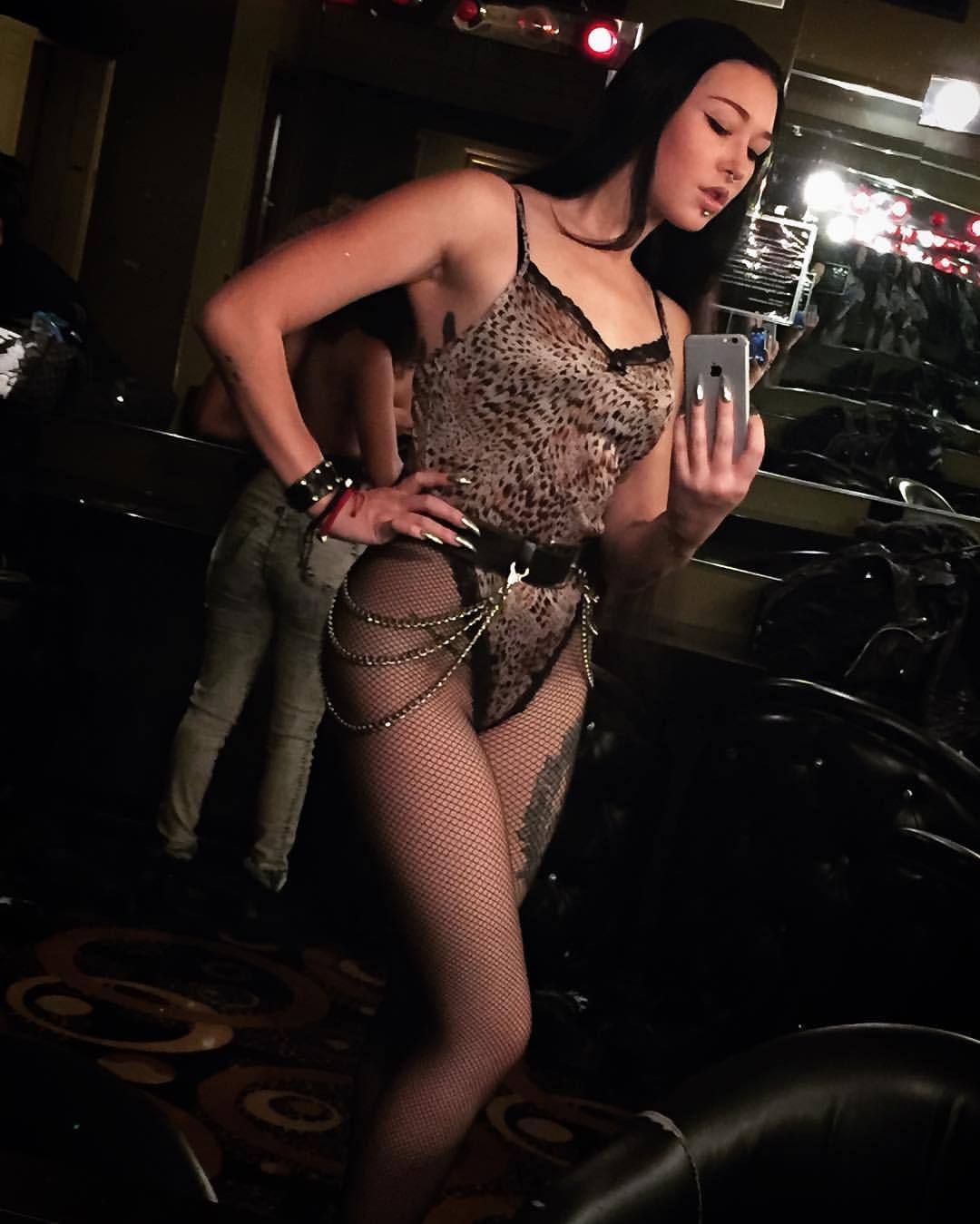 luzialowe:The #80s are still very much alive here st @metalmayhemmondays_ at @crazygirlshw