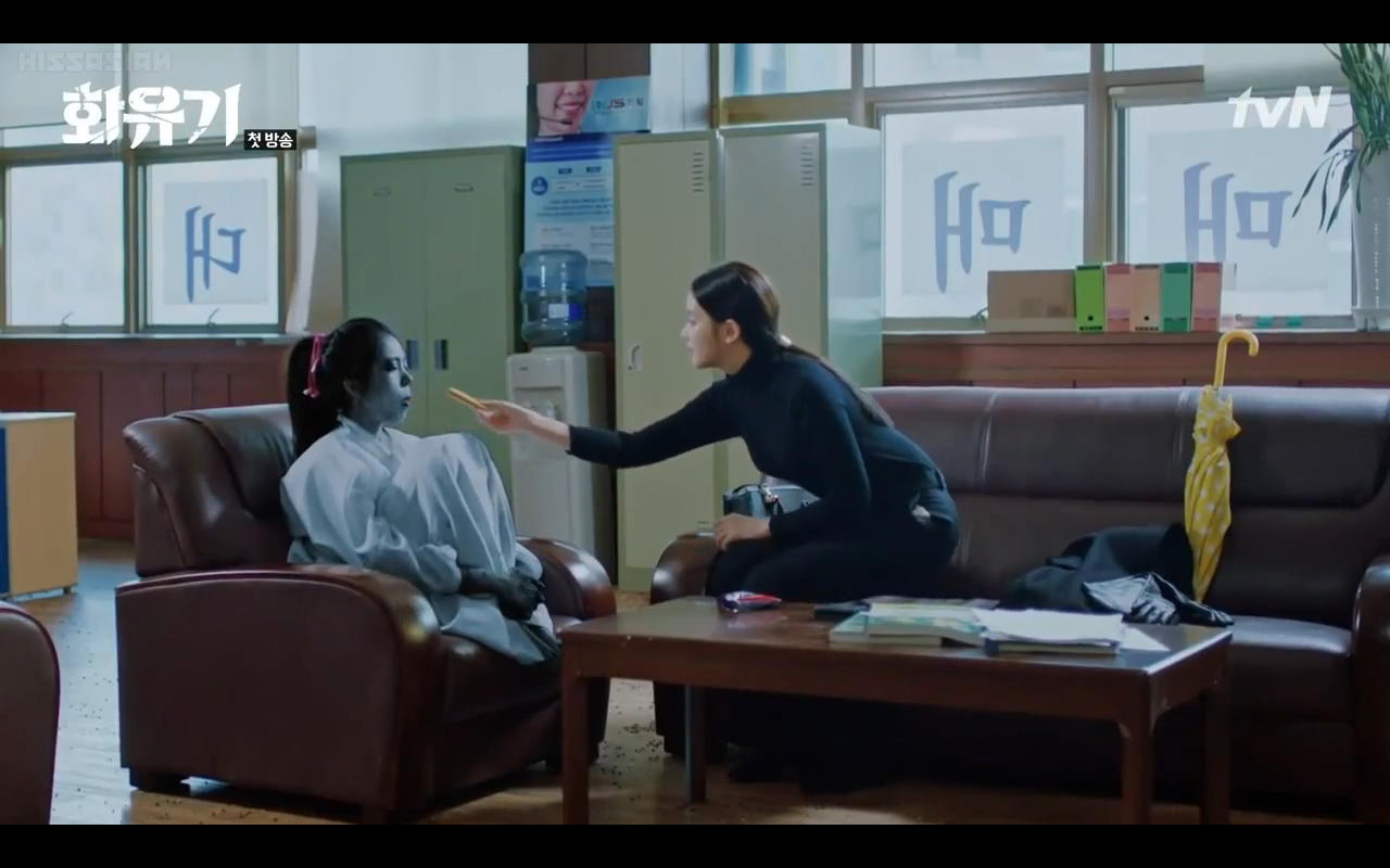 pepperapb: kimchimacchiato: casually tying ghost’s hair into  ponytail and feeding
