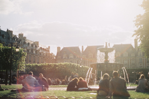 hellanne:  Sunny days in Paris by Robert Black