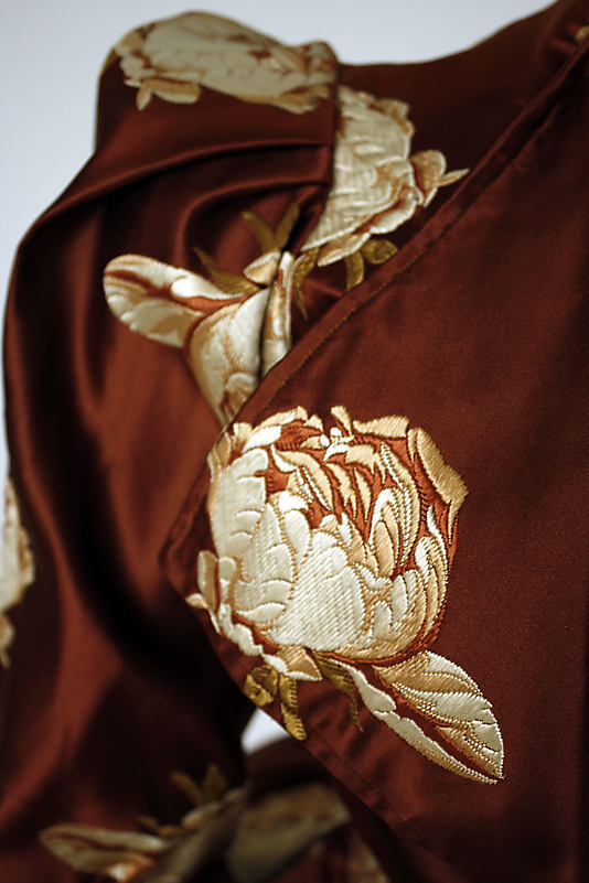 ephemeral-elegance:  Dinner Dress, 1883 Attributed to House of Worth via The Met