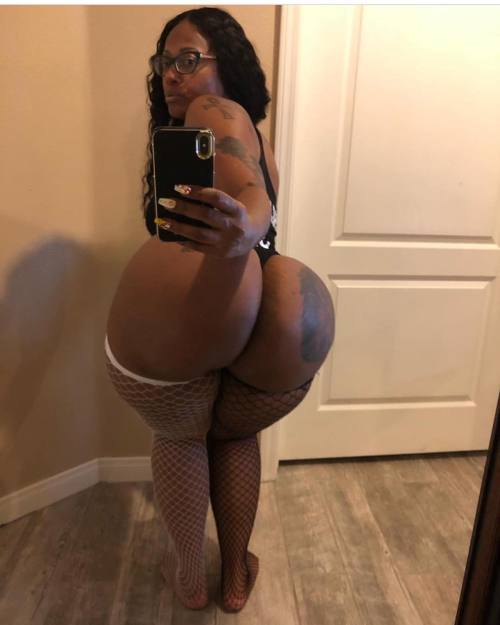 leelee760: blackbabes4u: black hotties are looking to date!