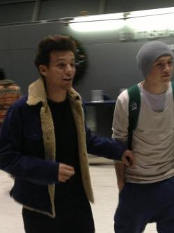 malikeable:  niall and louis at the airport
