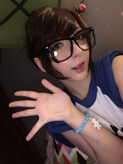 rosecrystarium:  Today was a productive day! First day of leg/butt workout and Henry and I made Mei’s bracelet!❄️💙 