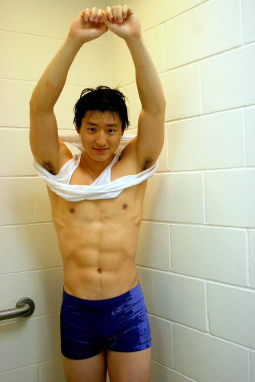 fuckyeahsgboys:  Damn~ he is cute n hawt!! 