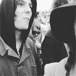 uhmbug:  Alexa Chung, Rhys Webb and Joe Spurgeon watching Tame Impala at Glastonbury