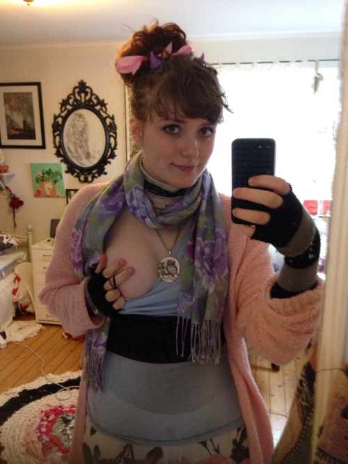 an0therkitten:  Feeling cute ;u; 