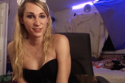 addibabeee:  come see me tonight on chaturbate.com/addibabeee