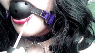 pullmyhair-makemescream: No look is complete without lipstick ;)