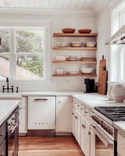 farmhouselove:   📸   charlotteshappyhomeThe clean designs in this kitchen have us swooning. Follow us on Instagram | Shop Our Farmhouse Marketplace      