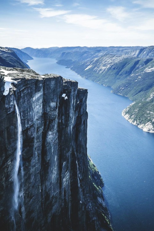 hammer-ov-thor:  Kjerag, Norway