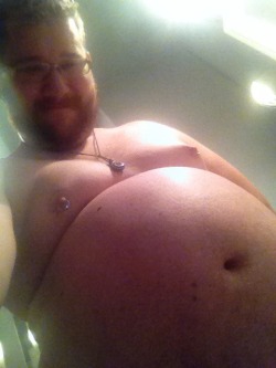 inkedfatboy:  growbretgrow:  Late tummy Tuesday!   Yummmy!