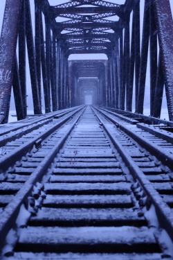 r2&ndash;d2:  Train bridge | Brian Pirie 